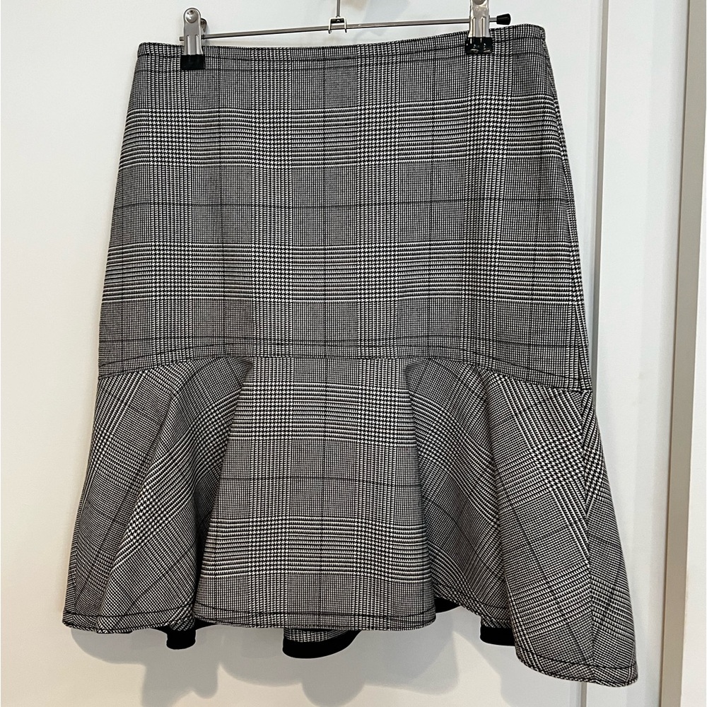 Excellent condition Ann Taylor sz 2 plaid A-line skirt